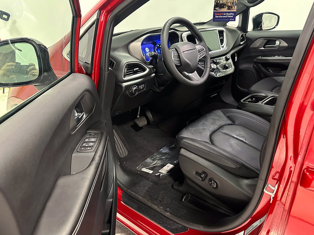 Used 2027 Chrysler Pacifica LX FWD image 20