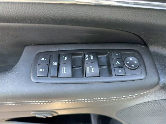 Used 2014 Jeep Grand Cherokee Overland w/ Advanced Technology Group image 23