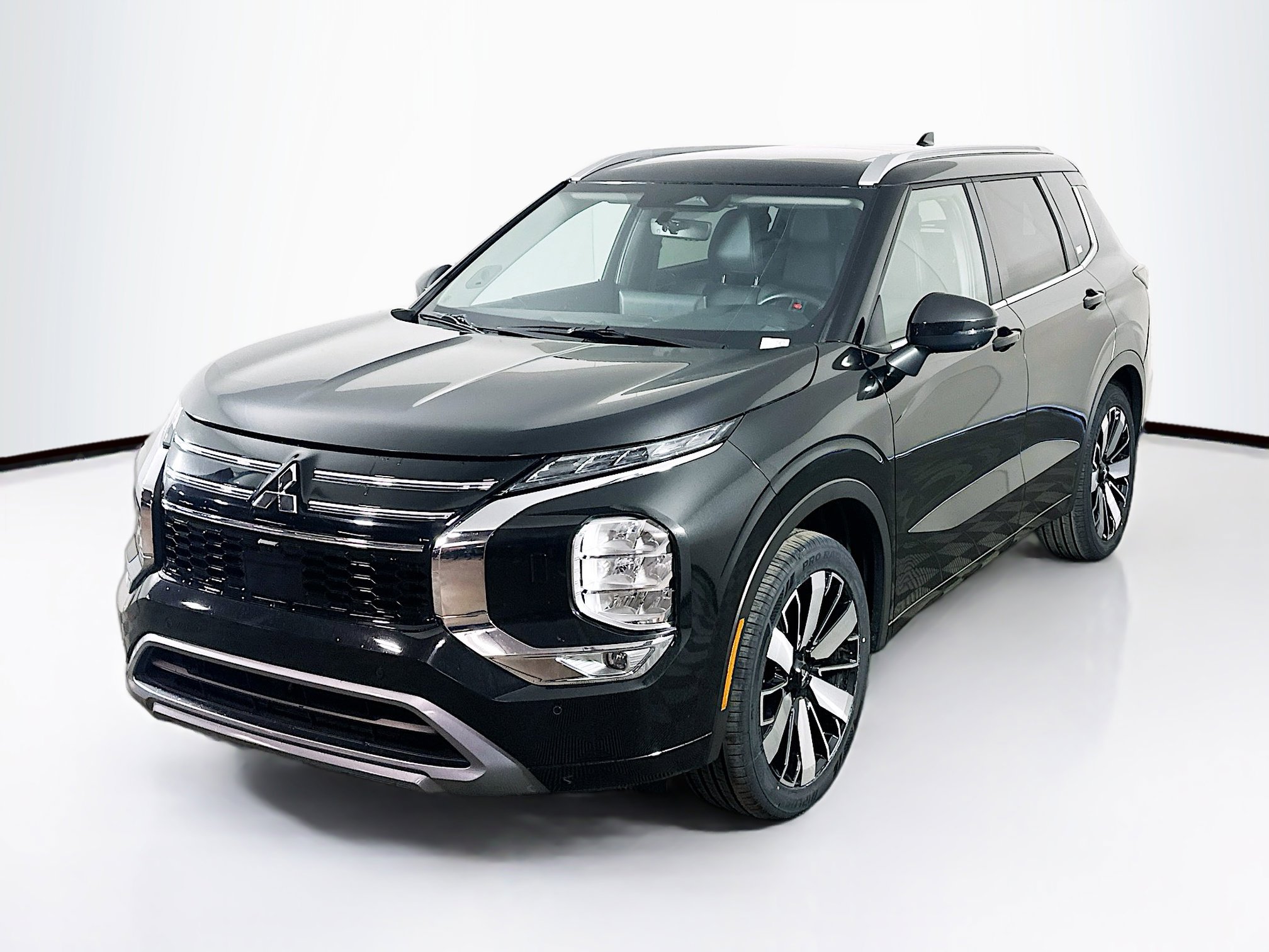 Used 2025 Mitsubishi Outlander SEL image 3