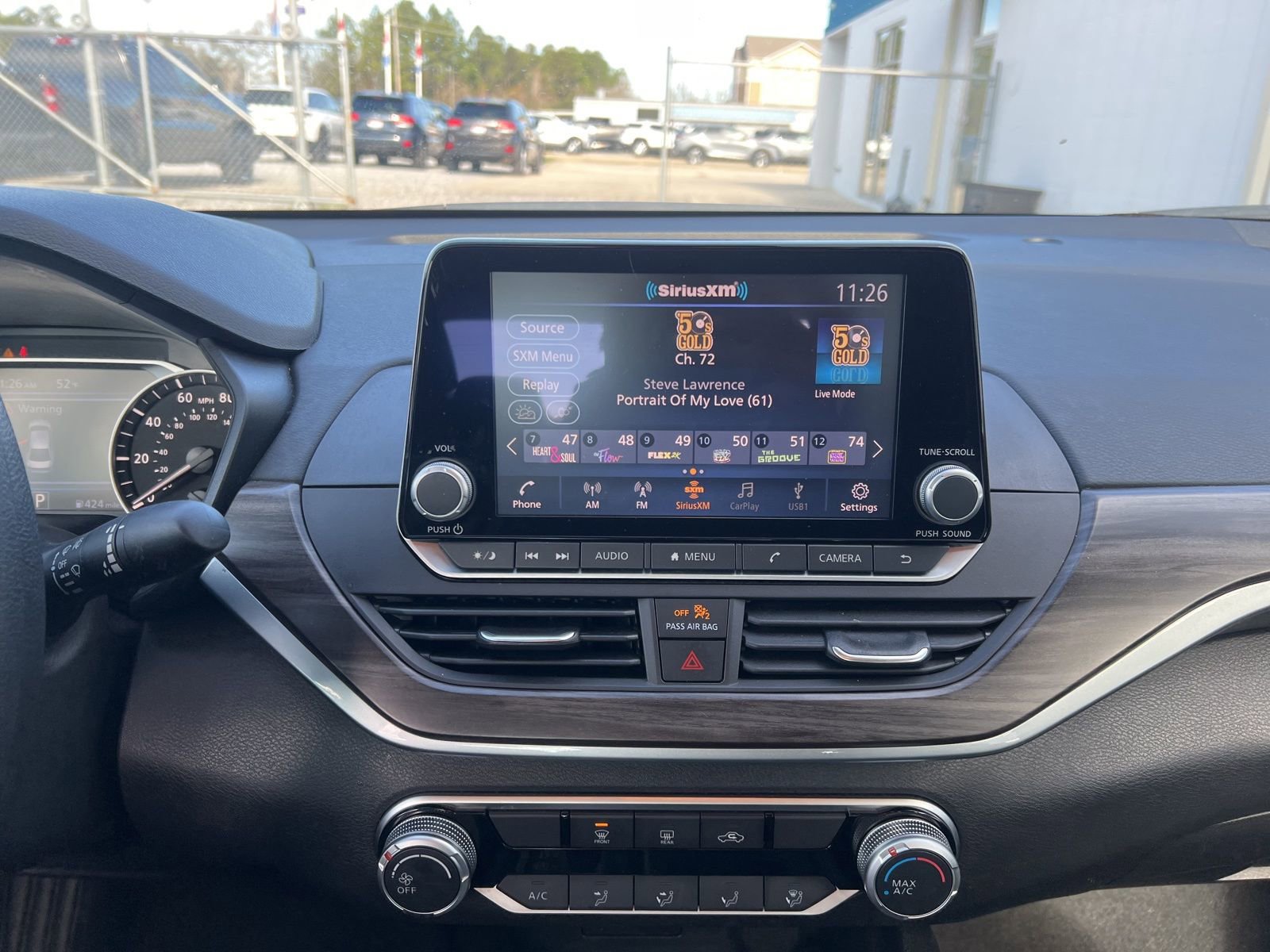 Used 2025 Nissan Altima 2.5 SV image 10