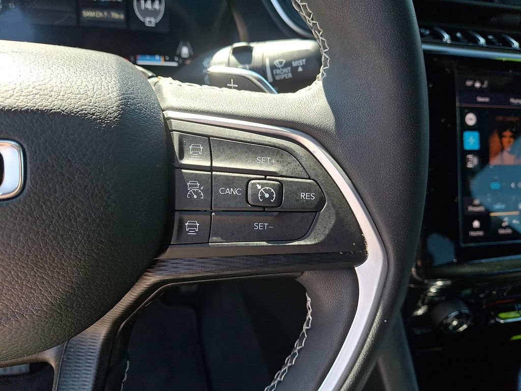 Used 2023 Jeep Grand Cherokee Altitude AWD/4WD image 23