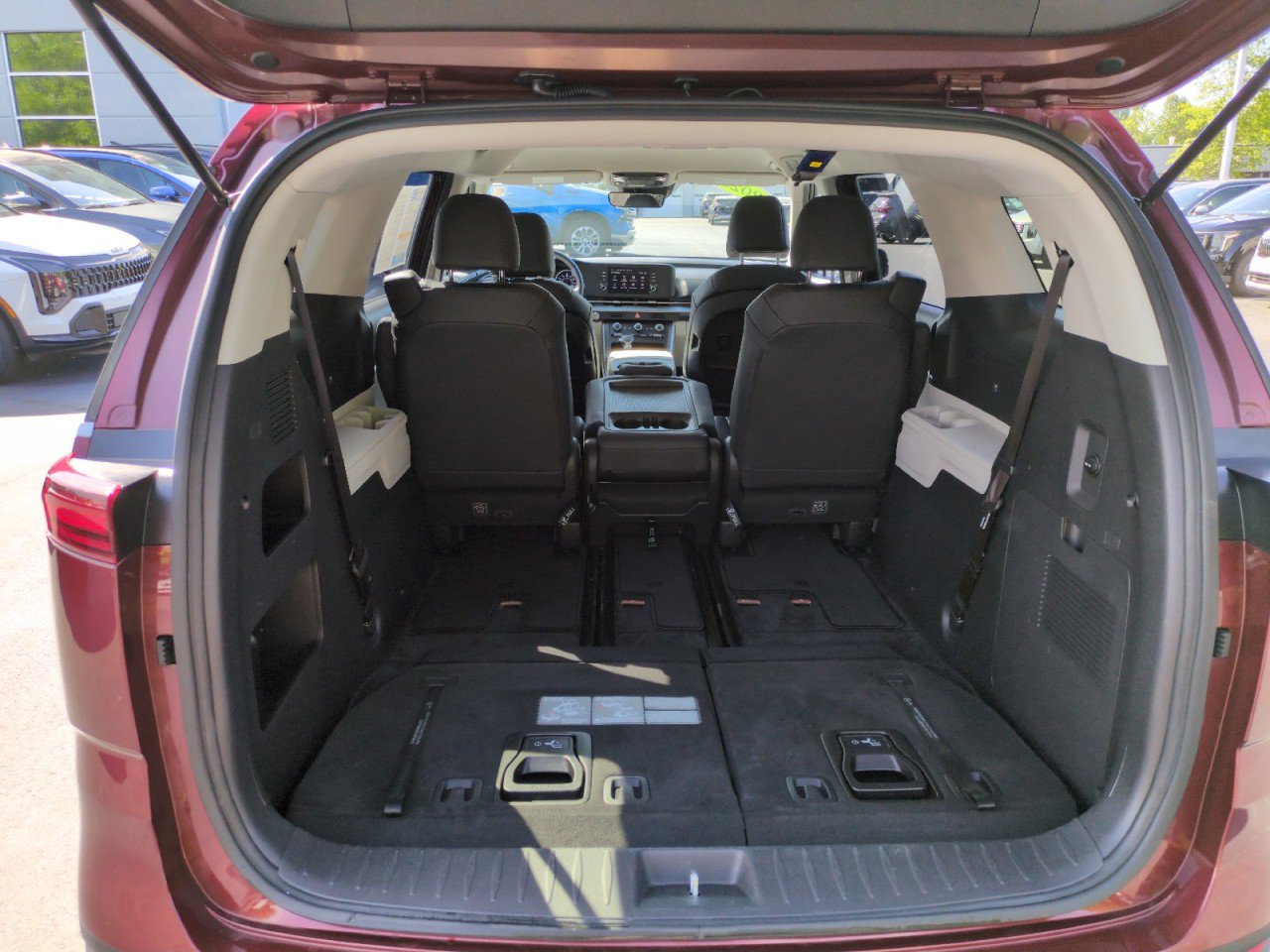 Used 2023 Kia Carnival LX FWD image 38