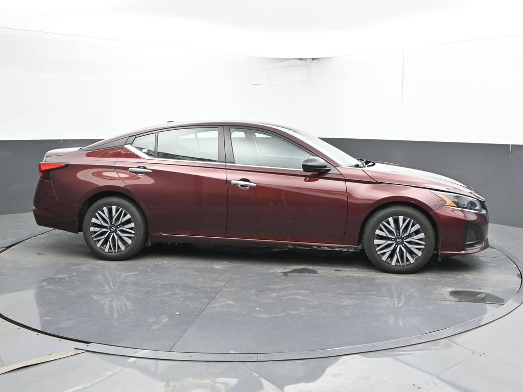 Used 2024 Nissan Altima 2.5 SV FWD image 4