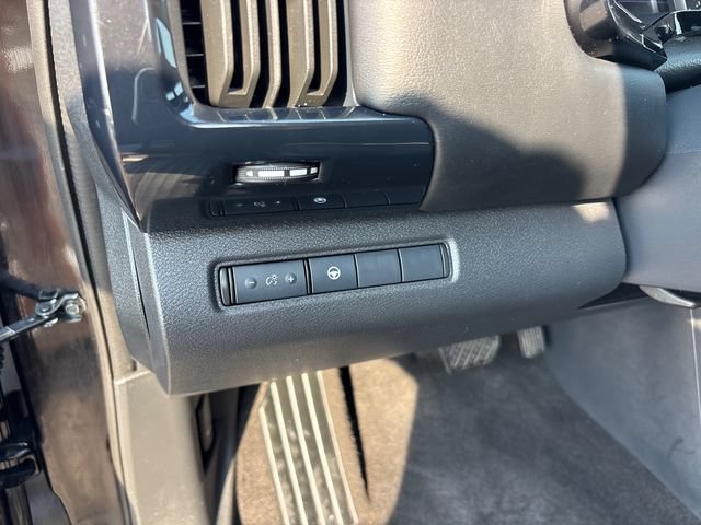 Used 2024 Nissan Pathfinder SV FWD image 17