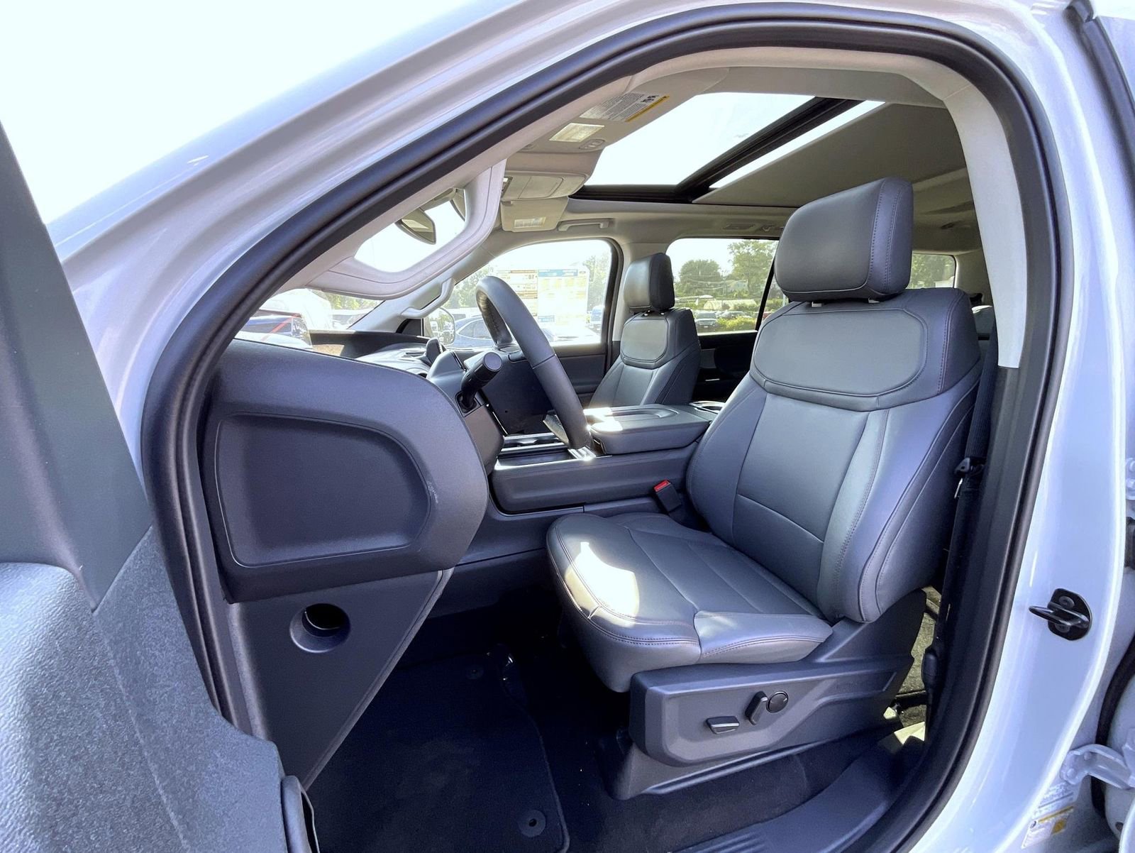 New 2025 Ford Expedition Active image 9