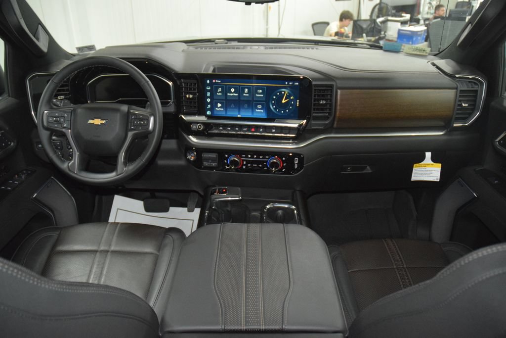 Used 2025 Chevrolet Silverado 1500 High Country w/ High Country Premium Package AWD/4WD image 30