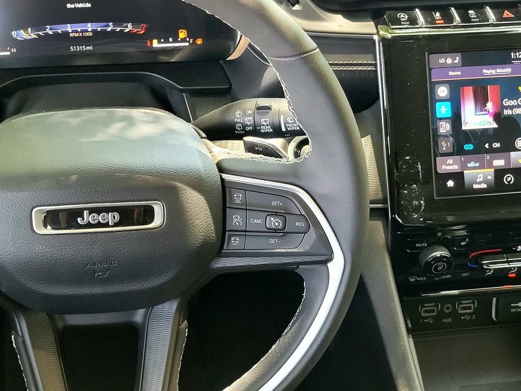 Used 2023 Jeep Grand Cherokee Laredo w/ Luxury Tech Group I AWD/4WD image 13