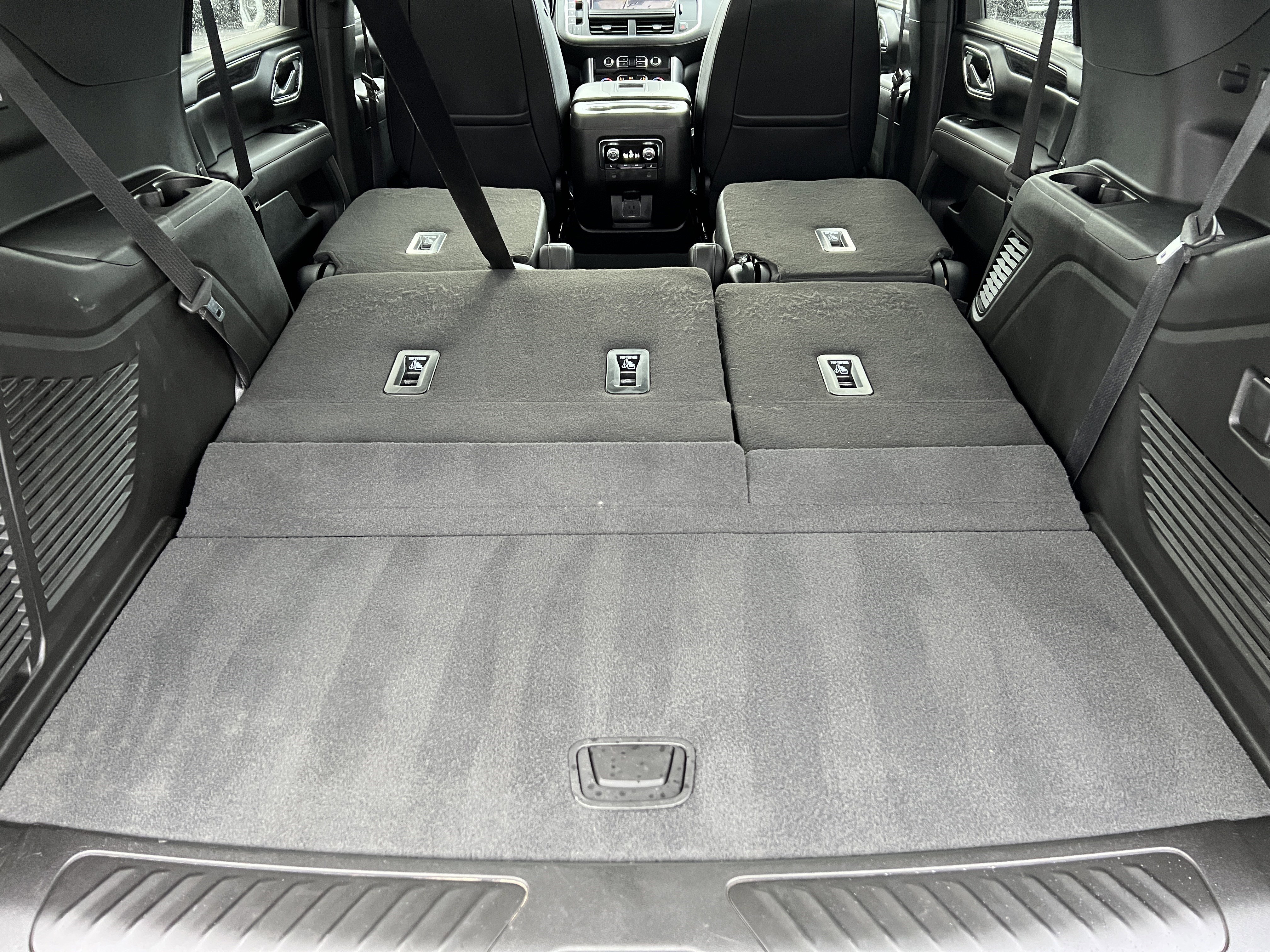 Used 2024 GMC Yukon SLT w/ SLT Luxury Package image 23