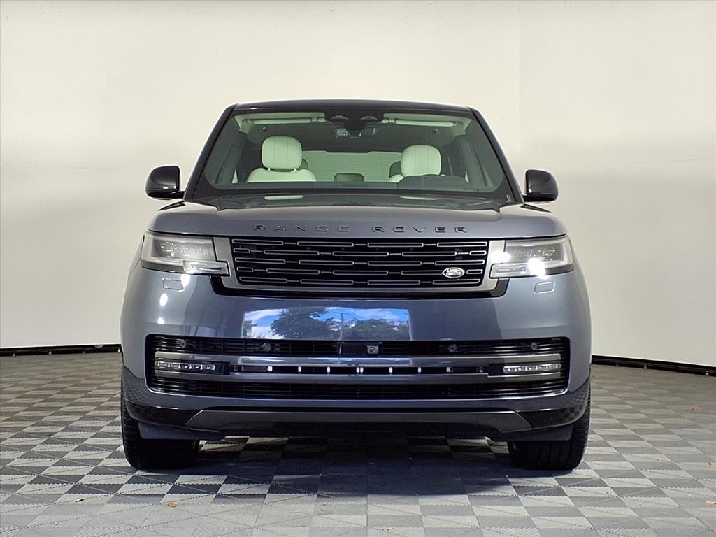 Used 2025 Land Rover Range Rover SE image 2