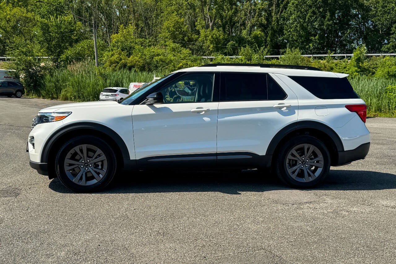 Used 2023 Ford Explorer XLT w/ Equipment Group 202A AWD/4WD image 6