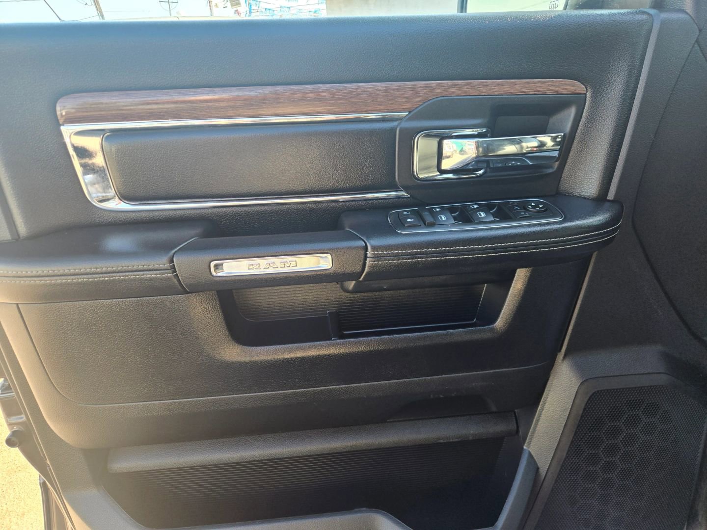 Used 2015 RAM 2500 Laramie image 9