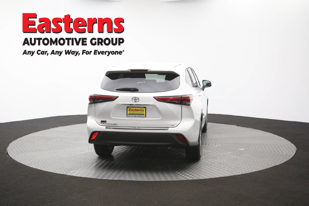 Used 2020 Toyota Highlander LE FWD image 41