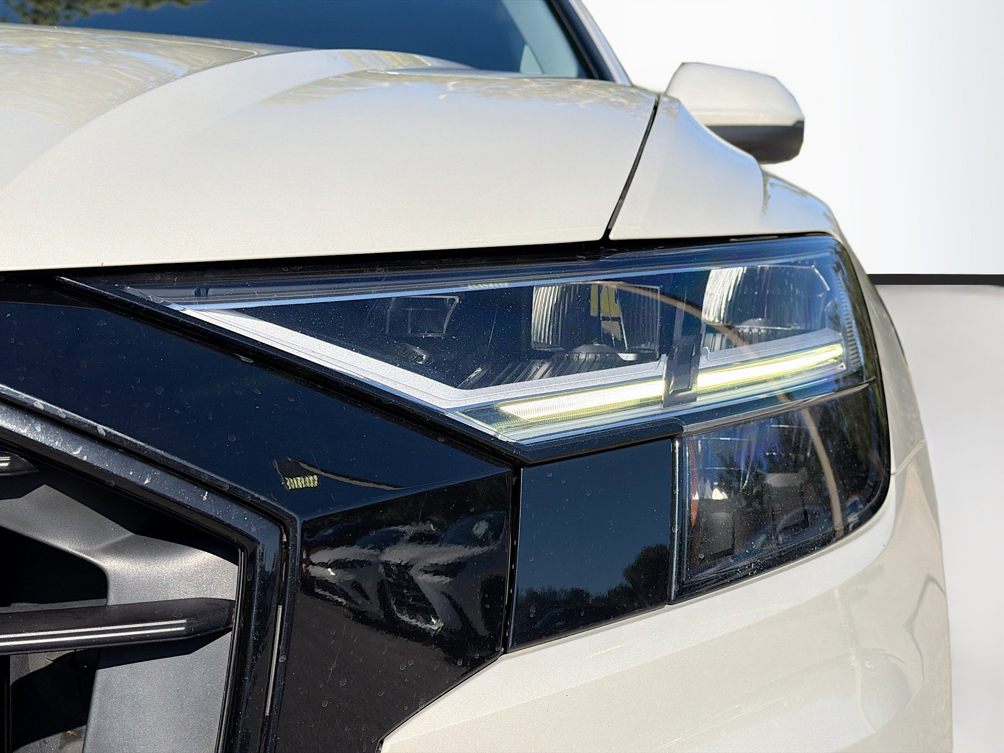 Used 2022 Audi Q8 Premium w/ Convenience Package image 9