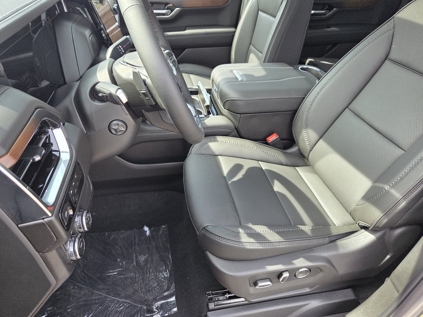 New 2026 GMC Yukon Denali w/ Sun & Power Step Package AWD/4WD image 27