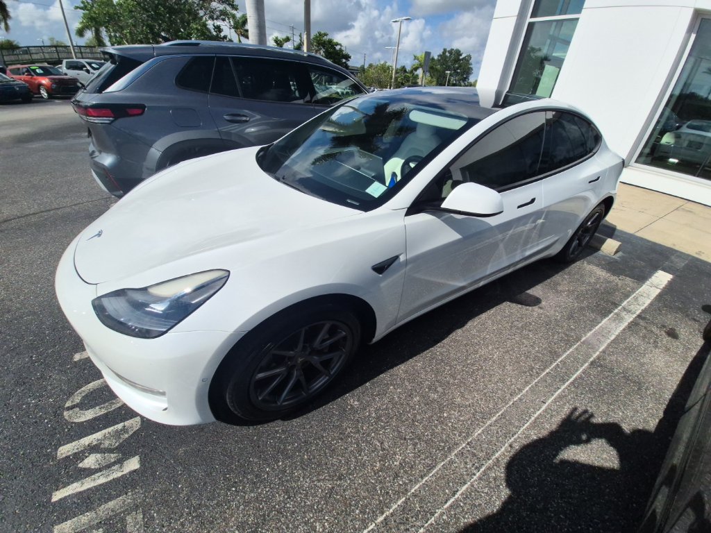 Used 2021 Tesla Model 3 Standard Range Plus RWD image 3