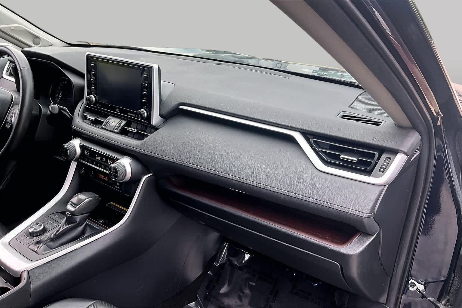 Used 2019 Toyota RAV4 Limited w/ Advanced Technology Package AWD/4WD image 19