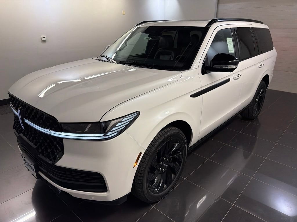New 2026 Lincoln Navigator Reserve w/ Jet Appearance Package AWD/4WD image 3