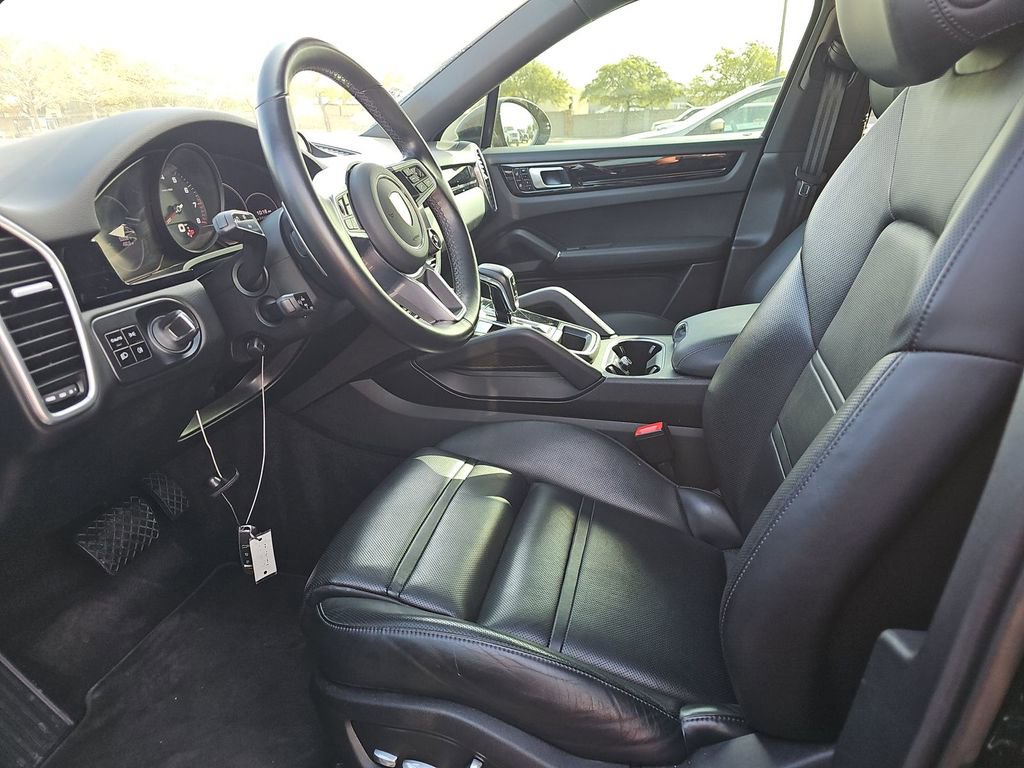 Used 2021 Porsche Cayenne Coupe image 5