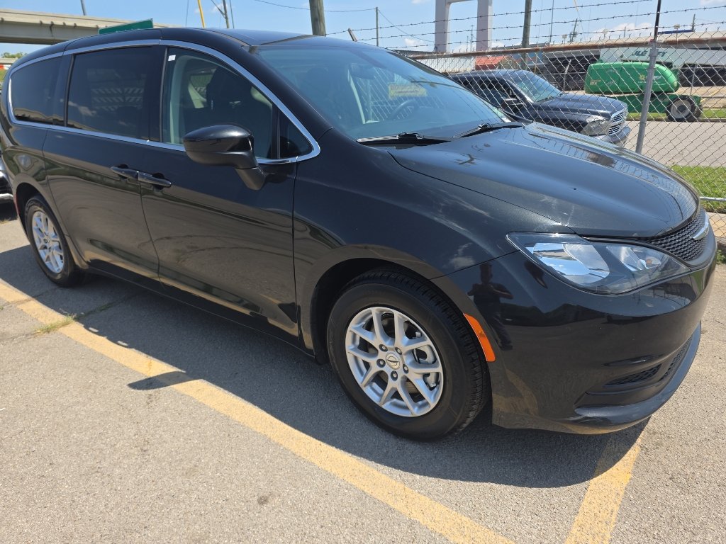 Used 2022 Chrysler Voyager LX FWD image 25