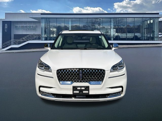 Used 2021 Lincoln Aviator Black Label Grand Touring w/ Class IV Trailer Tow Package AWD/4WD image 2