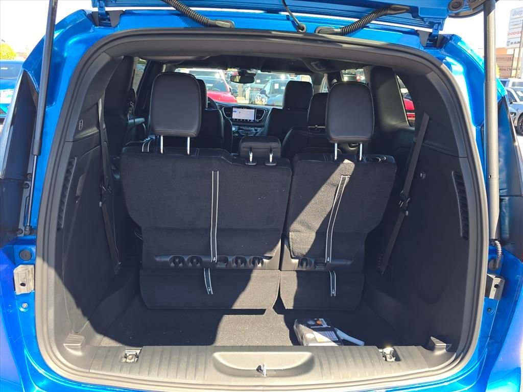 New 2026 Chrysler Pacifica Select FWD image 9