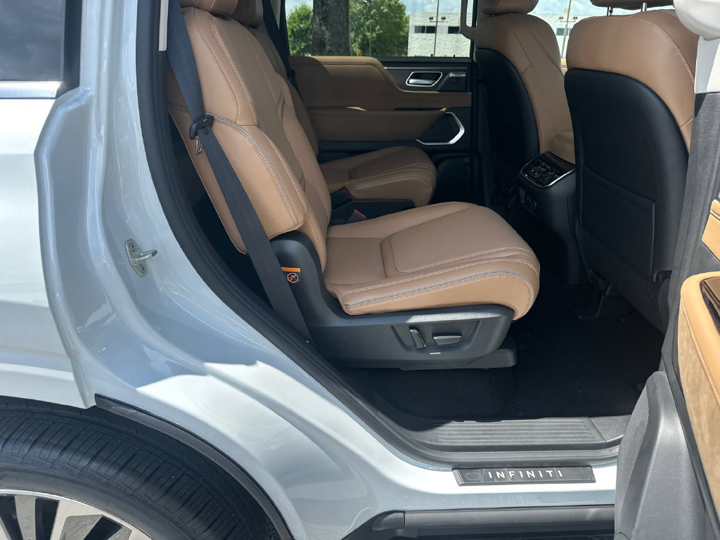 New 2027 INFINITI QX80 Luxe w/ Cargo Package RWD image 13
