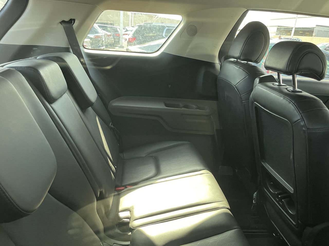 Used 2025 Kia Carnival FWD image 6