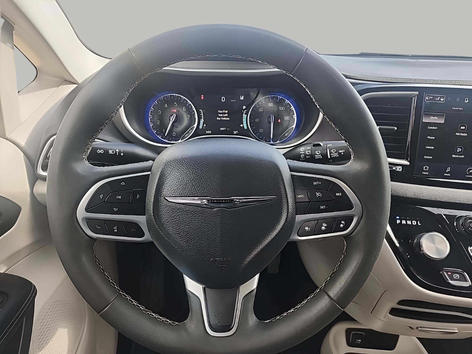 Used 2024 Chrysler Pacifica Touring-L image 19