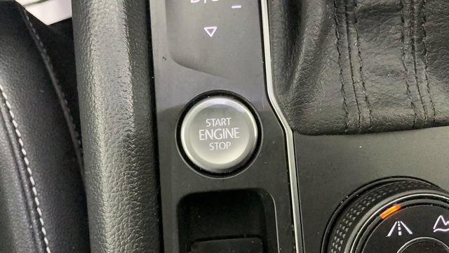 Used 2020 Volkswagen Atlas Cross Sport SEL R-Line AWD/4WD image 23