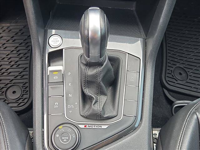 Used 2018 Volkswagen Tiguan SEL AWD/4WD image 11