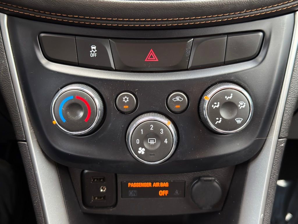 Used 2019 Chevrolet Trax LT w/ Sun & Sound Package image 37