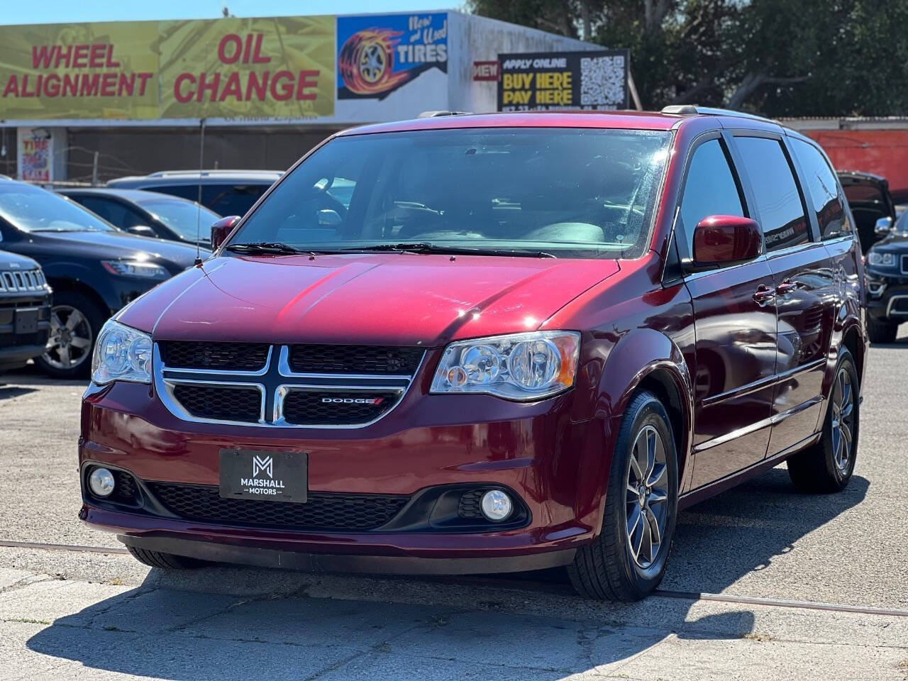 Used 2017 Dodge Grand Caravan SXT FWD image 3
