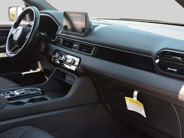 Used 2025 Honda Pilot Sport image 20