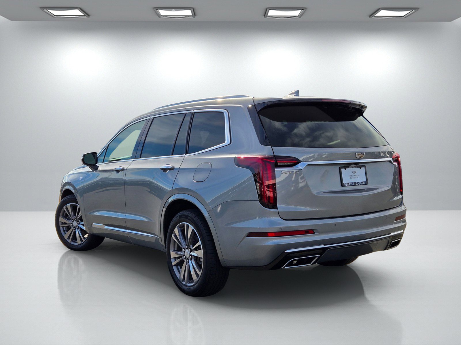 Certified 2025 Cadillac XT6 Premium Luxury image 6