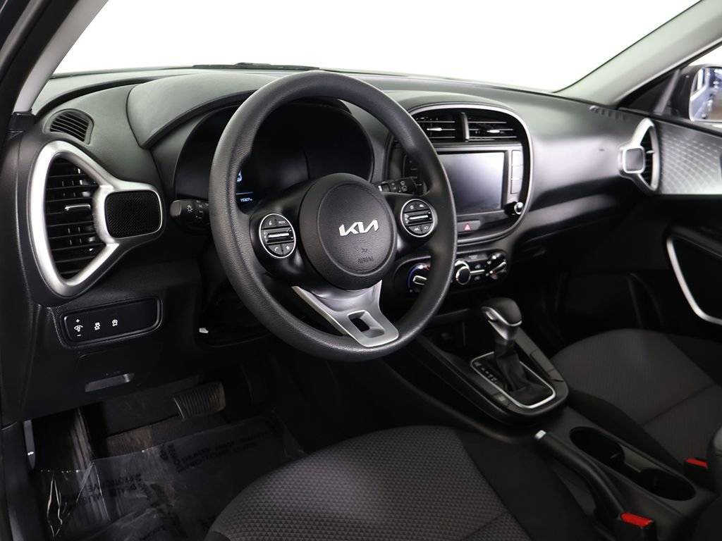 Used 2025 Kia Soul LX w/ LX Technology Package FWD image 25