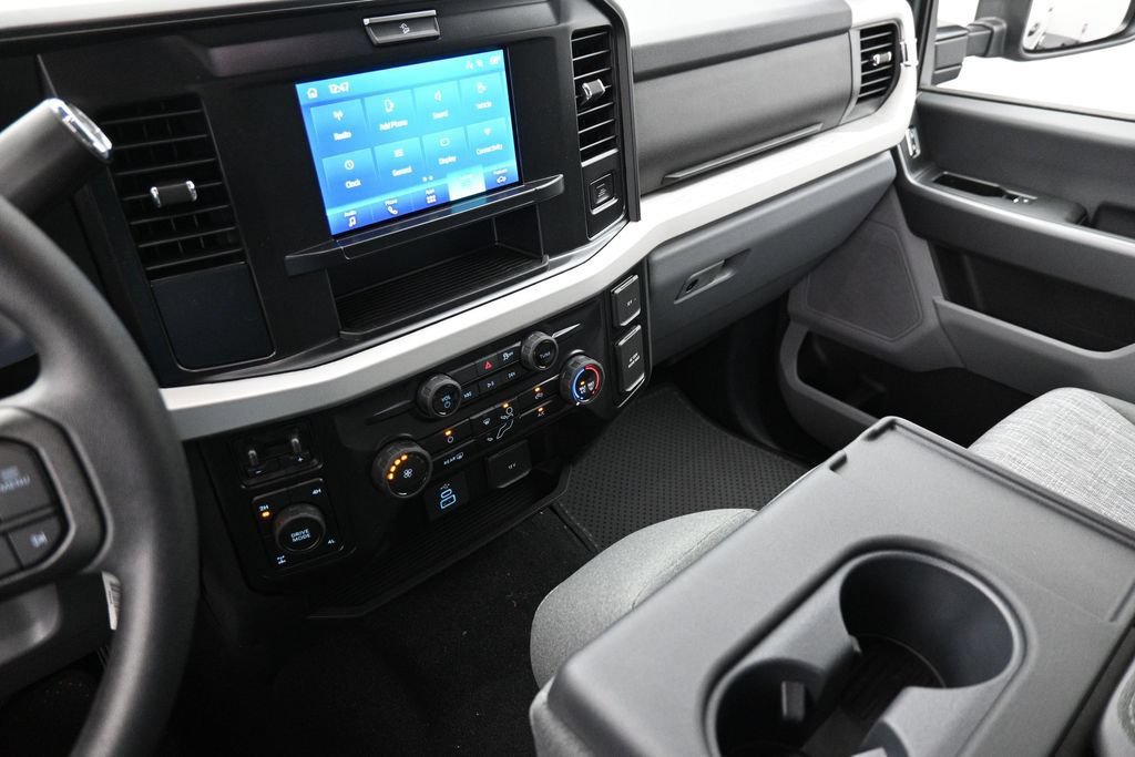 New 2026 Ford F250 XLT w/ FX4 Off-Road Package AWD/4WD image 21
