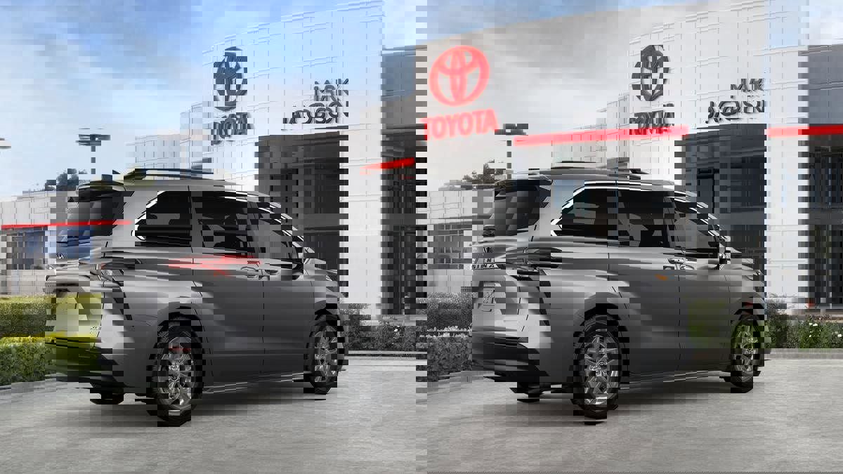 New 2026 Toyota Sienna XLE image 10