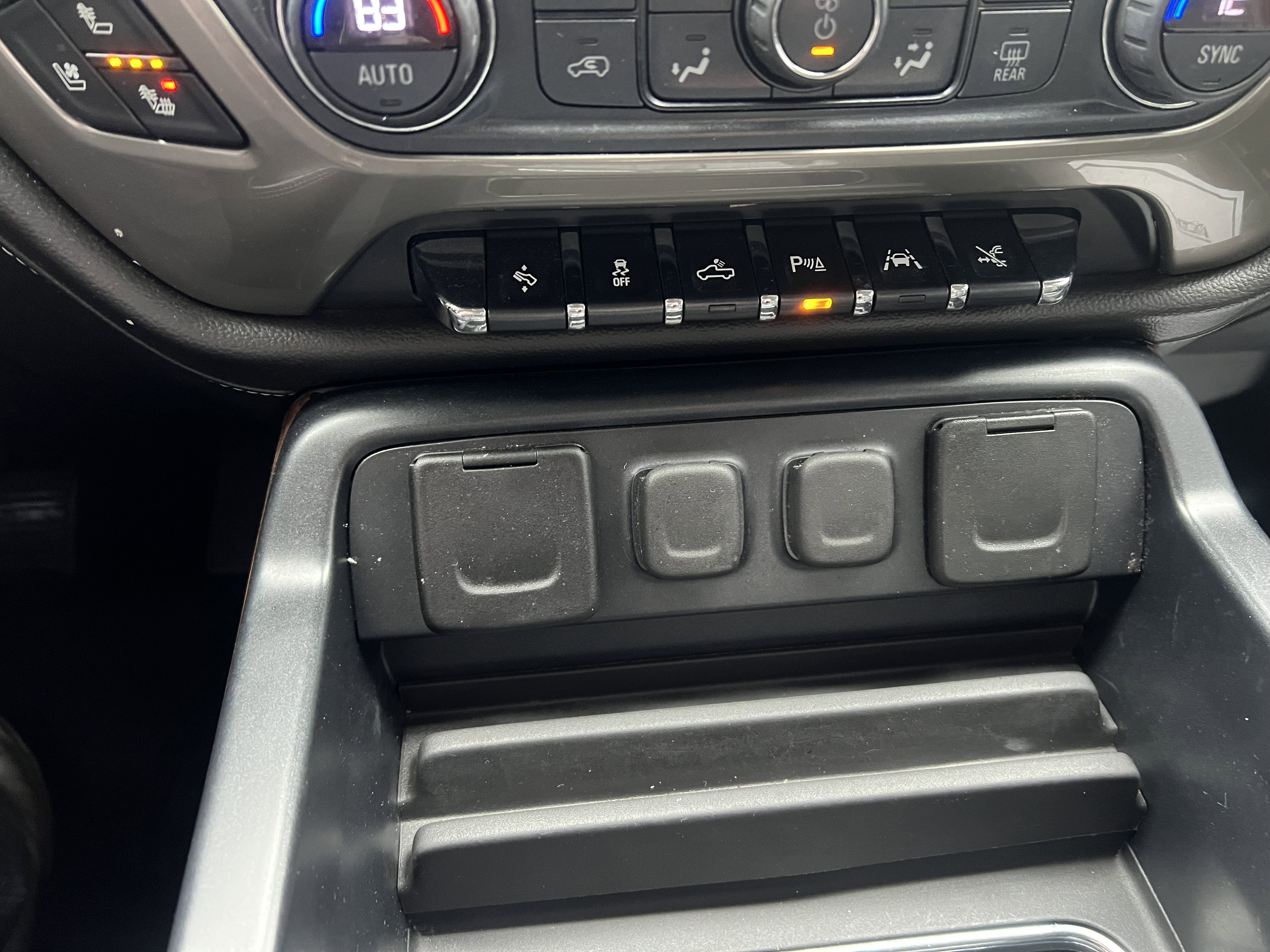 Used 2017 Chevrolet Silverado 1500 High Country image 23