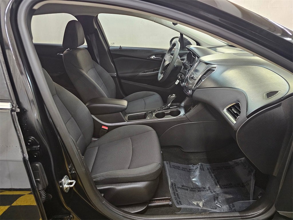 Used 2017 Chevrolet Cruze LT image 11