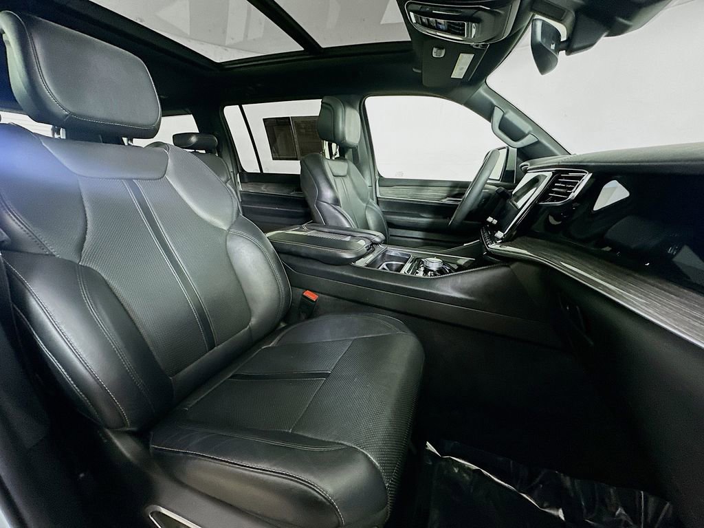 Used 2022 Jeep Wagoneer Series III w/ Premium Group I image 12