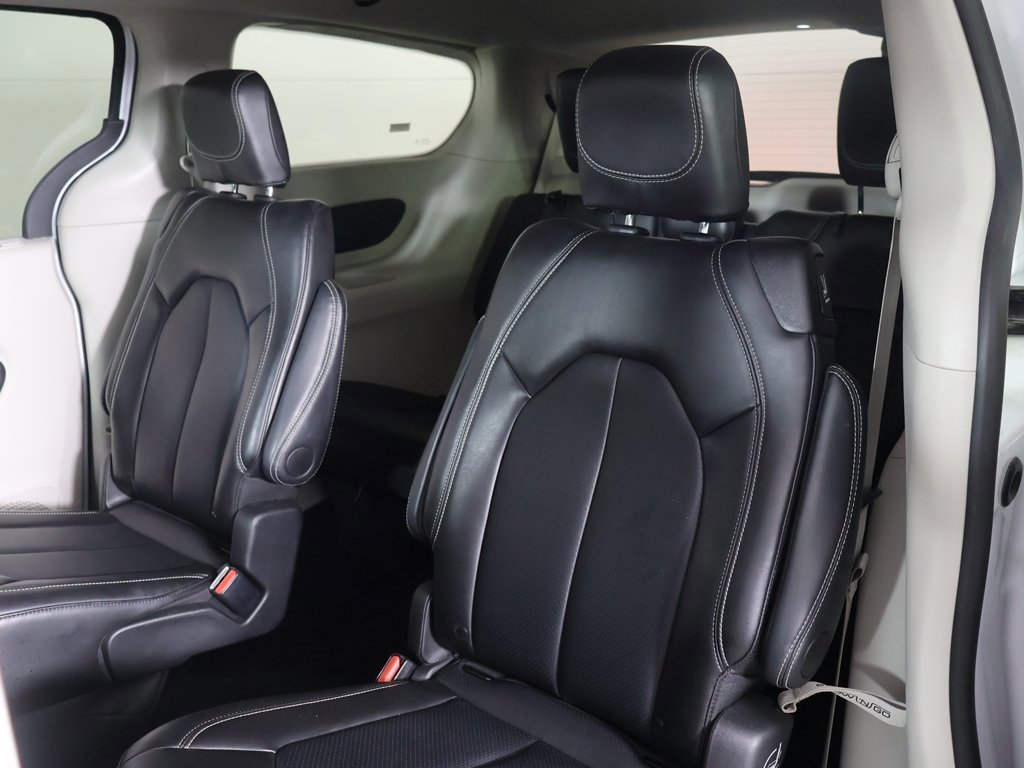 Used 2024 Chrysler Pacifica Touring-L image 31