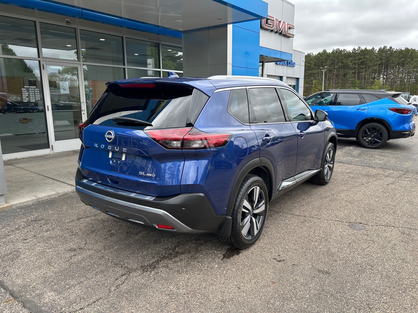 Used 2023 Nissan Rogue SL w/ SL Premium Package AWD/4WD image 4