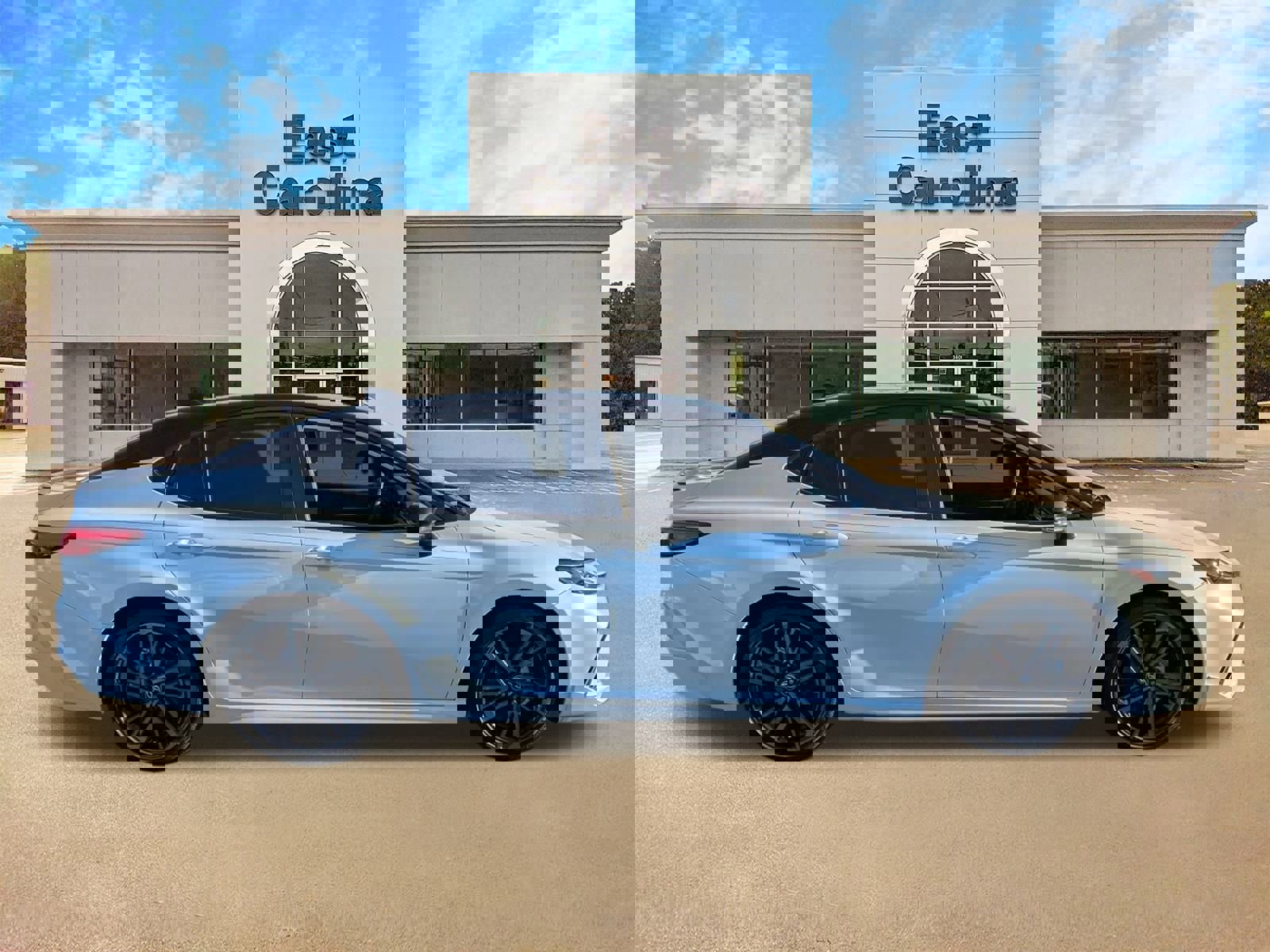 Used 2025 Toyota Camry image 2