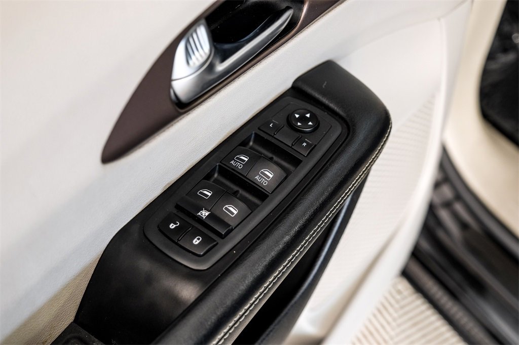 Used 2020 Chrysler Voyager Lxi image 44