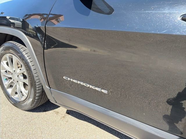 Used 2020 Jeep Cherokee Latitude Plus w/ Cold Weather Group FWD image 58