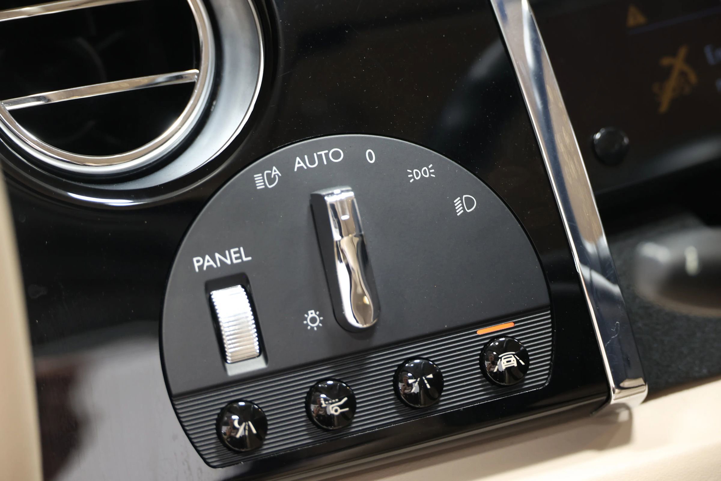 Used 2014 Rolls-Royce Wraith image 29