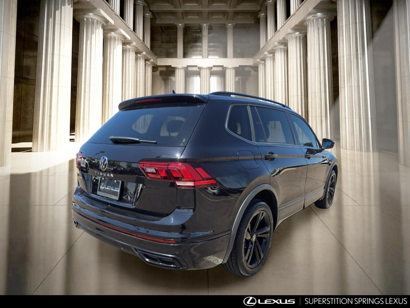 Used 2023 Volkswagen Tiguan SE R-Line FWD image 4