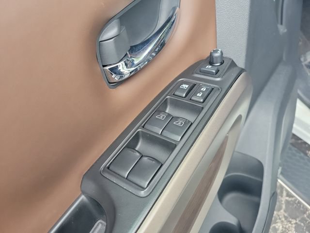 Used 2024 Nissan Titan Platinum Reserve w/ Moonroof Package AWD/4WD image 15