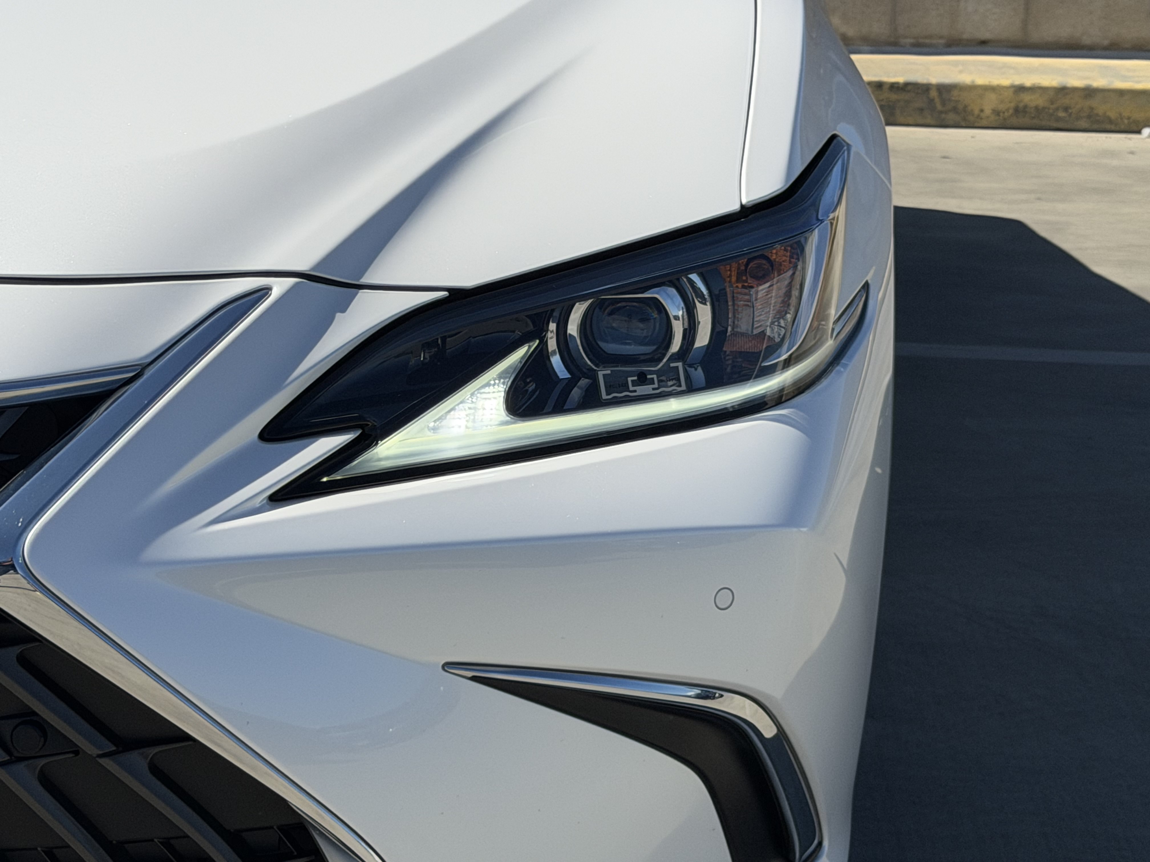 Certified 2023 Lexus ES 350 w/ Premium Package FWD image 6