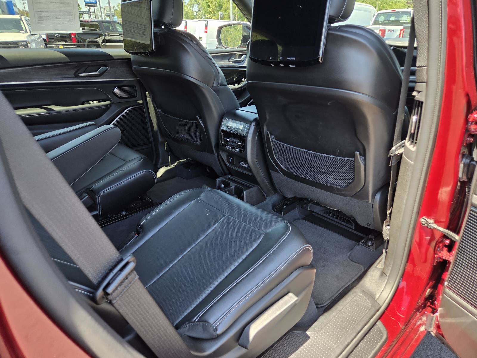 Used 2023 Jeep Grand Cherokee L Overland w/ Rear Seat Video Group I AWD/4WD image 18